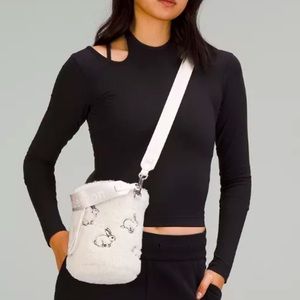 🆕 Lululemon bucket new year crossbody bunny rabbit fleece color: white black
